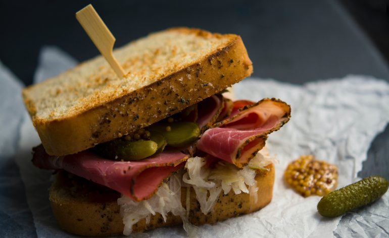 Mengenal Generasi Sandwich