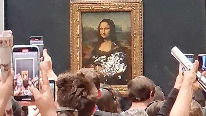  Lukisan Mona Lisa Dilempari Kue, Lukisan Termahal Kah?
