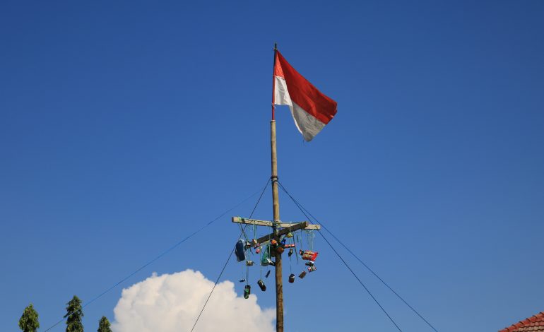  Tradisi Panjat Pinang Di Indonesia